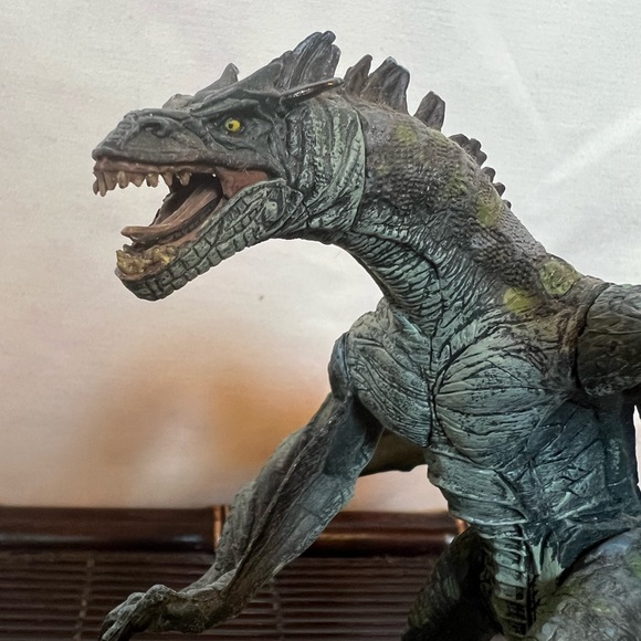 EUC McFarlane 2005 Dragon - Picture 13 of 16